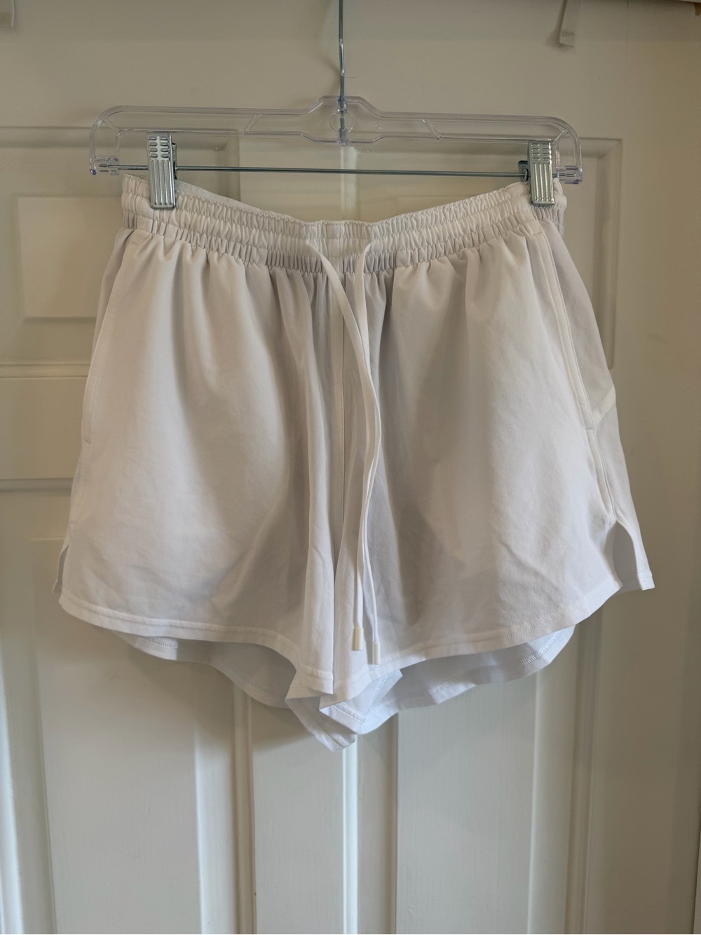 Lululemon Women's White Drawstring Athletic shorts Like new size 6